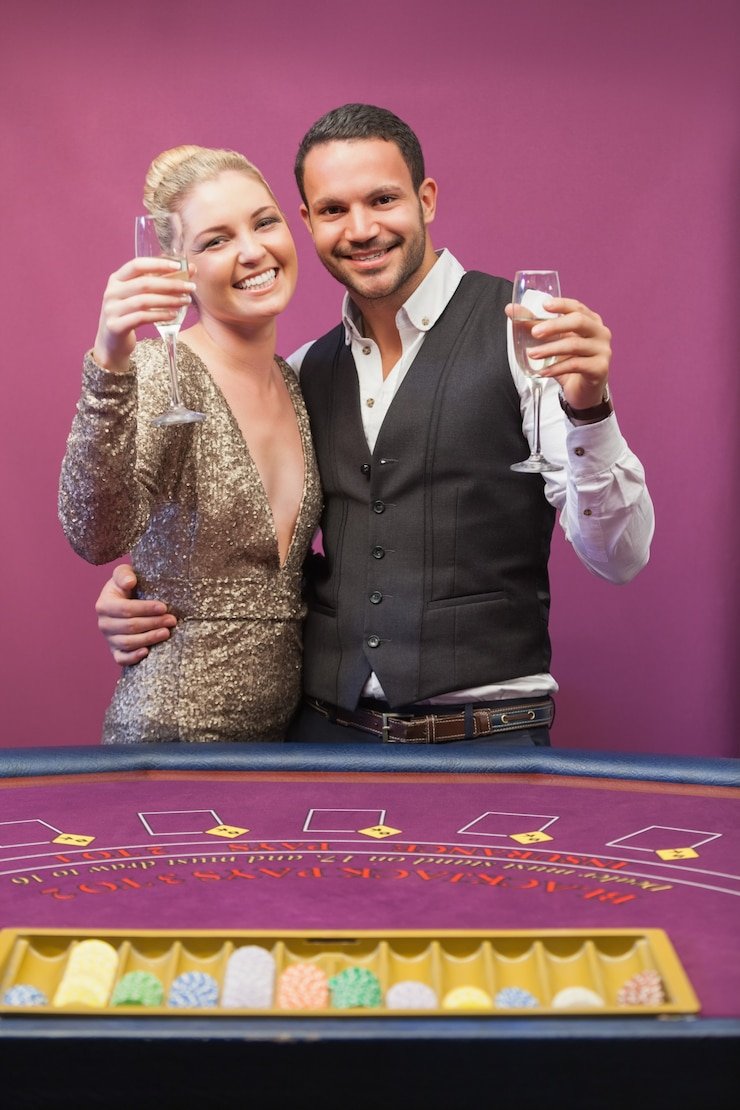Antarmuka aplikasi 303vip menampilkan meja live dealer blackjack dan menu navigasi utama di layar smartphone